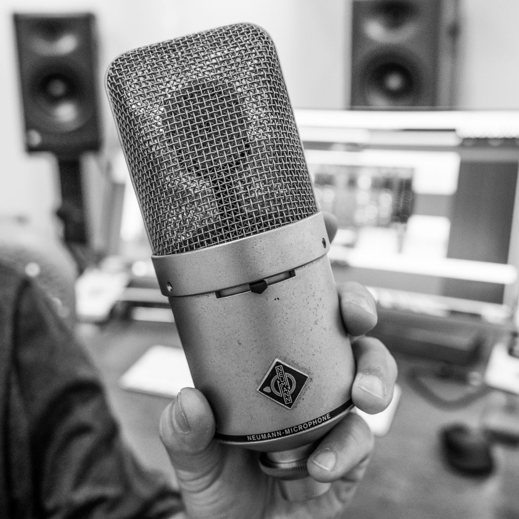 Neumann M149 | Locutor e Produtor publicitario com 20 anos de experiencia e jobs para marcas globais como LG, Coca Cola, Netflix, Youtube, Audi, Citroen Ford, Renault Etc..